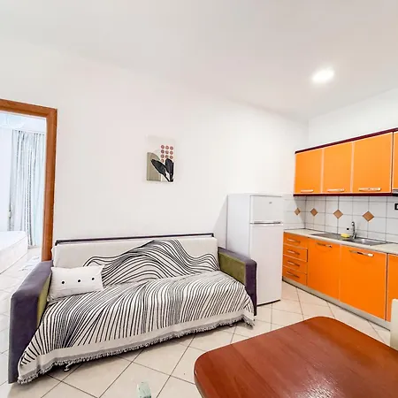 Sol - Entire On A Budget * Durrës